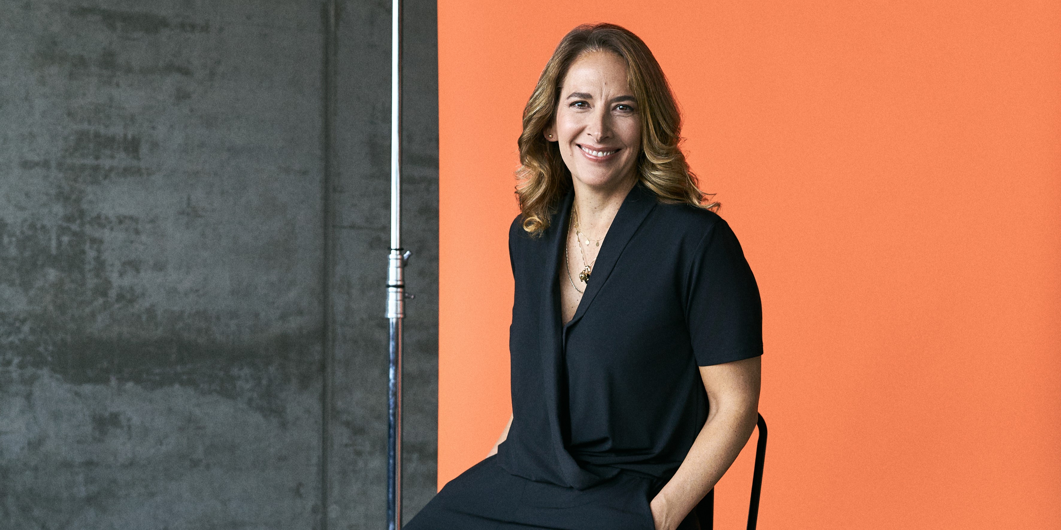 Isabelle-Tambue-steigt-als-Chief-Brand-Officer-essence-in-die-Geschäftsführung-von-cosnova-auf